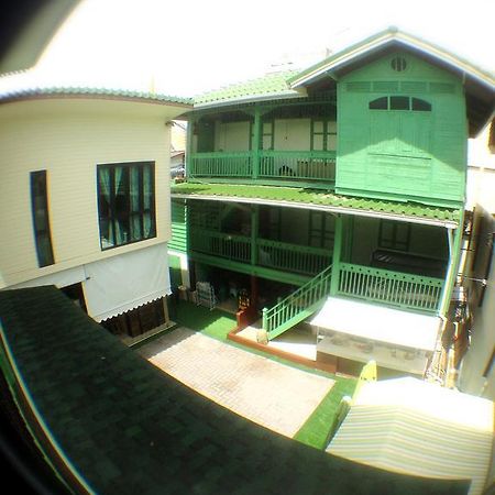 Green Teak House Bangkok Exterior photo