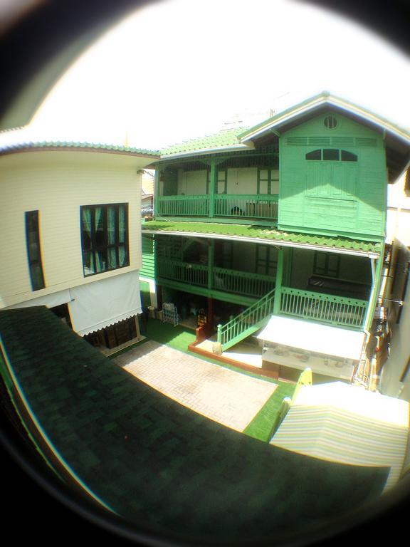 Green Teak House Bangkok Exterior photo